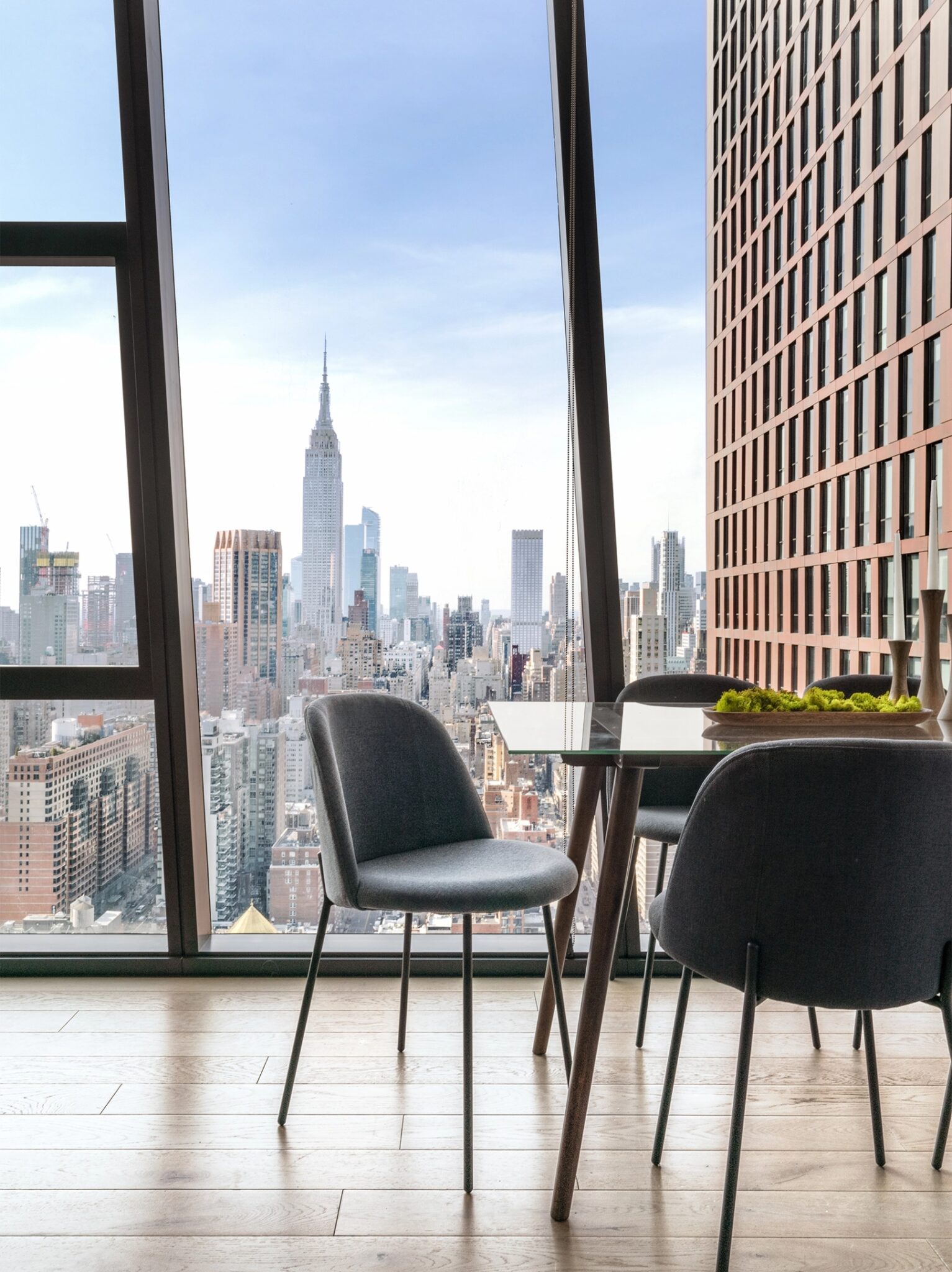 Gorgeous dining space at The Copper apartments in Murray Hill, offering beautiful Manhattan views to enjoy with every meal.
